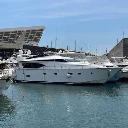 Yacht 20Metros 호텔 산트 아드리아 데 베소스 외부 사진
