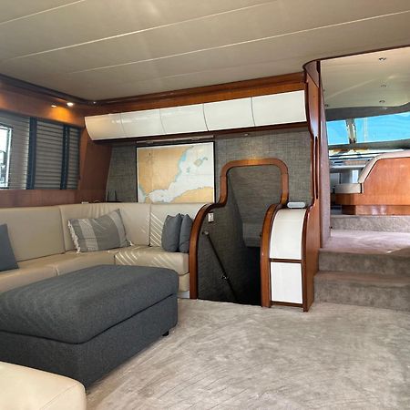 Yacht 20Metros 호텔 산트 아드리아 데 베소스 외부 사진