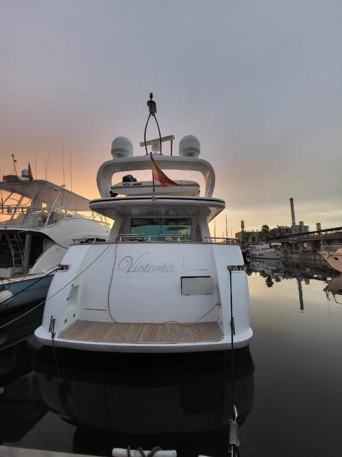 Yacht 20Metros 호텔 산트 아드리아 데 베소스 외부 사진