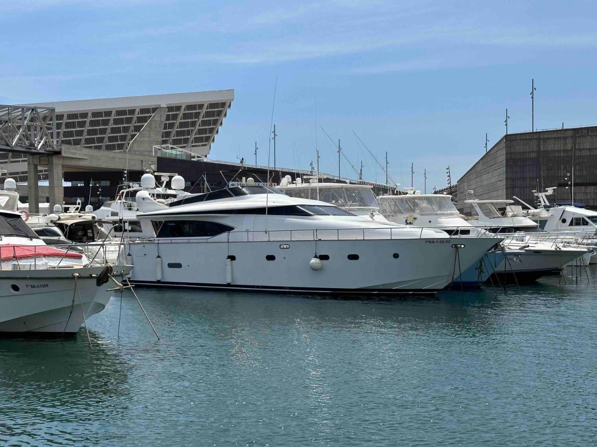 Yacht 20Metros 호텔 산트 아드리아 데 베소스 외부 사진