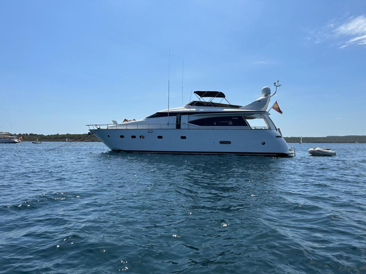 Yacht 20Metros 호텔 산트 아드리아 데 베소스 외부 사진