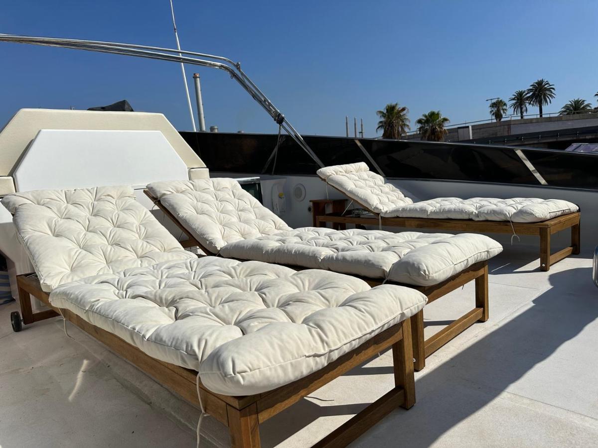 Yacht 20Metros 호텔 산트 아드리아 데 베소스 외부 사진