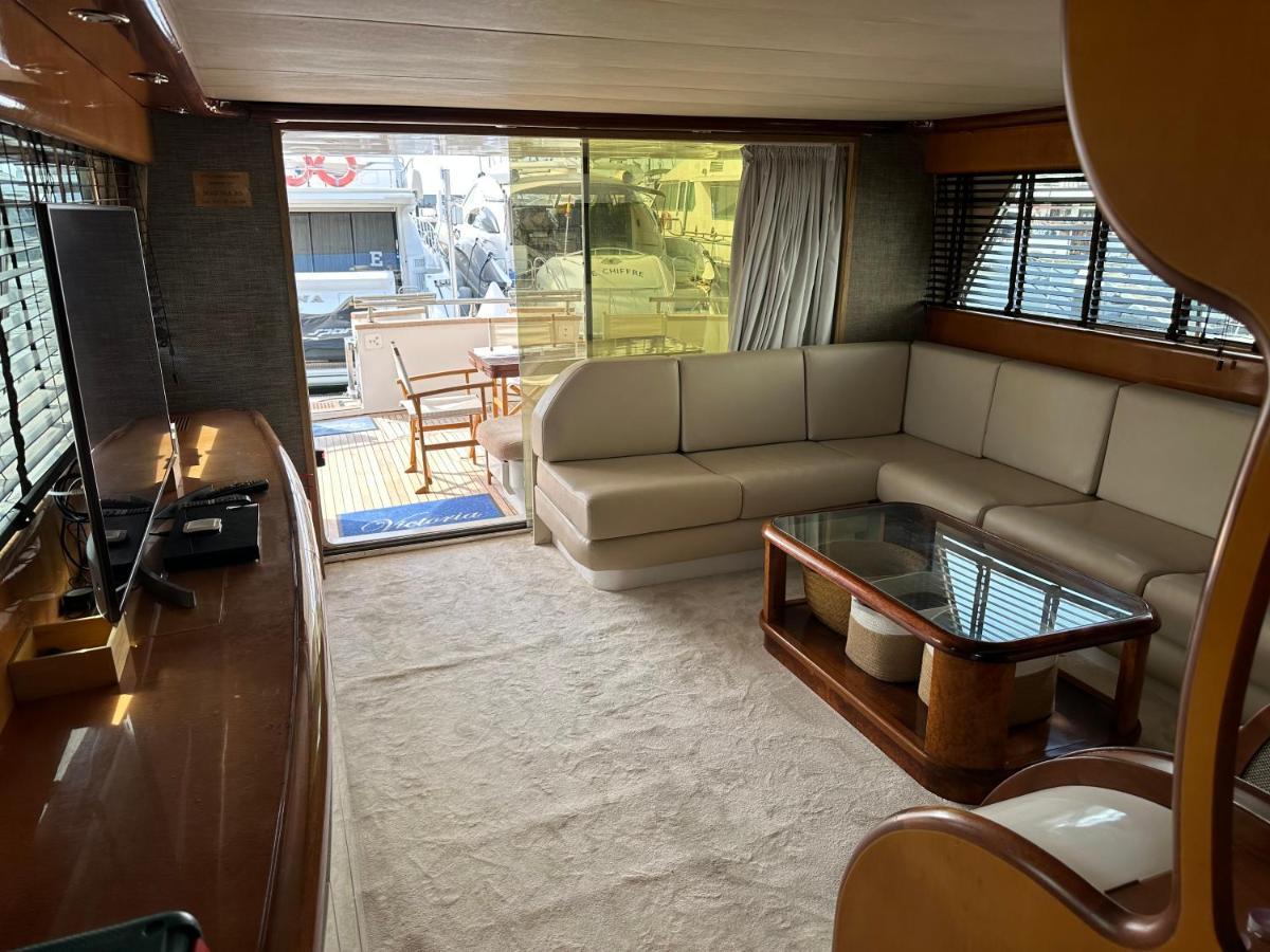 Yacht 20Metros 호텔 산트 아드리아 데 베소스 외부 사진