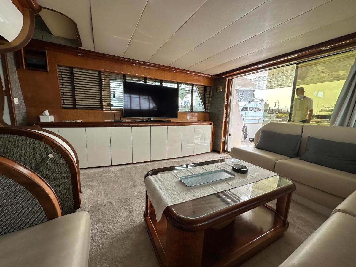 Yacht 20Metros 호텔 산트 아드리아 데 베소스 외부 사진
